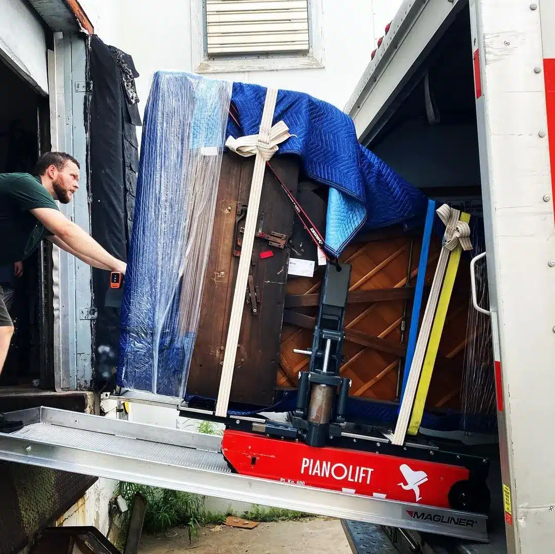 235973761_334602165020003_9087880631503913291_n1 dallas piano movers